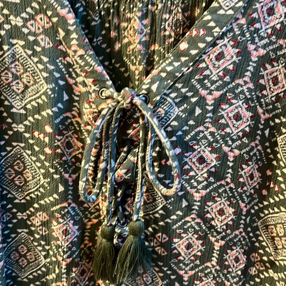 Hollister Long-Sleeved Blouse w/Lace Up Front. Brown/Burgundy/Orange size M - Picture 3 of 5